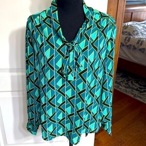 Jones of New Yorkk blouse. Like New. Size Med. no rips or tears. $20